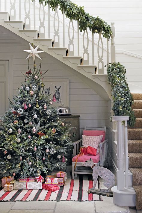 Willow Crossley, Dried Hydrangeas, Christmas Plants, Elegant Christmas Trees, Christmas Decoration Ideas, Winter Plants, Diy Stairs, Christmas Interiors, Uk Photos