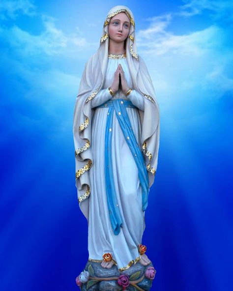 Mother Mary Pictures, Mother In Heaven, Mother Mary Images, Jesus Mary And Joseph, Images Of Mary, Mama Mary, Jesus And Mary Pictures, Mary Statue, Jesus Photo