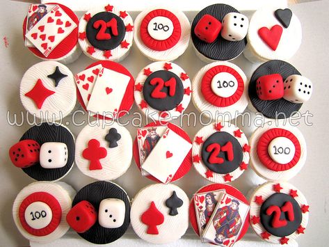 Casino Cupcakes, Vegas Cookies, Blackjack Party, Casino Food, Drawing Heart, Emoji Cake, Casino Birthday, Party Cupcakes, Casino Royale Party