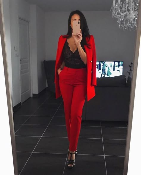 Chique Outfits, Woman Suit Fashion, Red Suit, Red Pants, Looks Chic, Work Outfits Women, Fancy Outfits, Professional Outfits, Business Attire