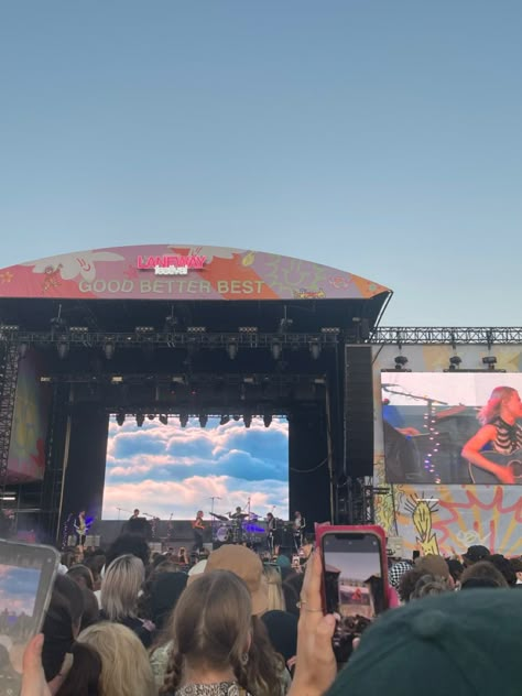 phoebe bridgers at laneway festival Aesthetic Music Artists, Lollapalooza Aesthetic, Phoebe Bridgers Aesthetic, Laneway Festival, Music Festival Aesthetic, Festival Aesthetic, Weekend Festival, Aesthetic Music, Spotify Covers