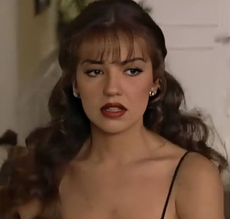 Hispanic Actresses, 90s Aesthetic Fashion, Los 90s, Mexican Hairstyles, Latina Hair, 1960s Hair, Girly Makeup, Latina Makeup, Actress Hairstyles