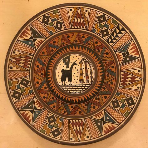 Ikat Motifs, Inca Art, African Pottery, Africa Art Design, Peruvian Art, Hand Painted Plate, African Art Paintings, Native American Pottery, Indian Folk Art