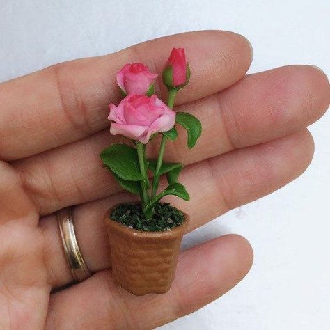 Miniature Garden Plants, Miniature Gardens, Miniature Plants, Pink Rose Flower, Mini Plants, Polymer Clay Miniatures, Miniature Diy, Fairy Garden Accessories, Clay Miniatures