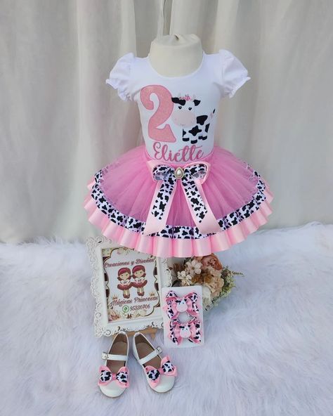 Tutu vaca lola 🩷🙌🏻 Tutu Outfits, Tutu Skirt, Pom Poms, Cow, Pom Pom, Outfit Ideas, Girl Outfits