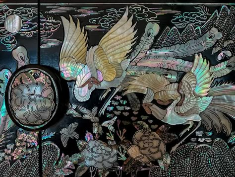 Where To Buy Korea's Mother of Pearl Lacquerware or Najeonchilgi – The Soul of Seoul Korean Mother Of Pearl, Korean Crafts, Mountain Ocean, Japanese Lacquer, Best Souvenirs, Pearl Art, Korean Air, Birth Of Venus, Ocean Floor