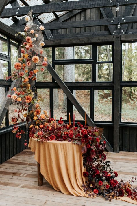 Fall Wedding Floral Table Arrangements, Luxury Fall Wedding Decor, Autumn Flower Arrangements Wedding, Wedding Table Centerpieces Autumn, Late Autumn Wedding, Unconventional Wedding Decor, Luxury Autumn Wedding, Autumn Event Decor, Wedding Flower Installations