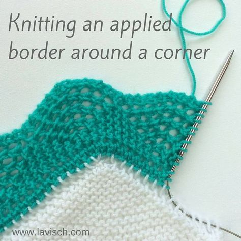 Knitting on borders, around the corner - a tutorial by La Visch Designs Crocheted Stuff, Diy Sy, Knitting Hacks, Knitting Help, Lucet, Knit Edge, Knitting Tutorials, Knitting Instructions, Knitting Tips