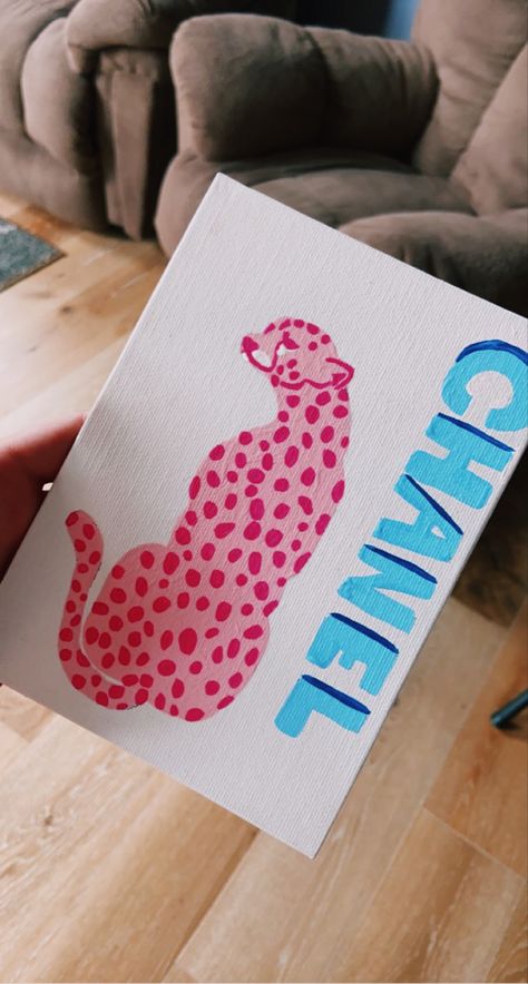 Preppy Chanel Painting, Chanel Painting Diy, Preppy Paintings For Bedroom, Cute Paintings Preppy, Painting Ideas Easy Preppy, Blue And Pink Painting Ideas, Cheetah Painting Easy, Preppy Name Painting, Simple Preppy Paintings