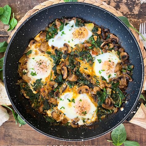 Spinach and Mushroom Egg Skillet | Quick & Easy ONE-PAN Recipe Spinach Eggs Recipe, Mushroom Egg Recipes, Spinach And Egg Recipes, Egg Spinach Breakfast, Egg And Spinach, Egg Mushroom, Egg Spinach, Mushroom Breakfast, Spanish Potatoes