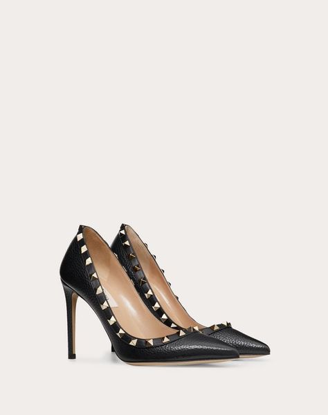 Rockstud Grainy Calfskin Pump 100 mm Valentino Rockstud Shoes, Shoe List, Valentino Rockstud Pumps, Gucci Dress, Womens Pumps, Designer Pumps, Killer Heels, Valentino Rockstud, Slingbacks