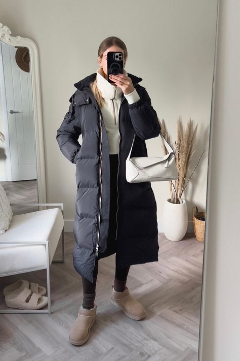 Full Length Puffer Coat, Arket Down Puffer Coat, Long Puffy Coat Outfit Winter, Oversized Long Puffer Jacket Outfit, Black Puffa Jacket Outfit, Long Grey Puffer Jacket Outfit, Black Padded Coat Outfit, Winter Puffer Coat Outfits, Long Down Jacket Outfit