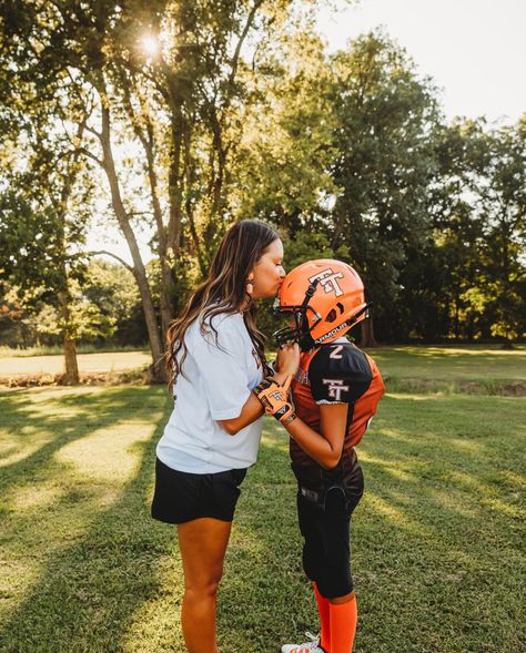 Football Photoshoot Ideas Kids, Mother And Son Football Picture Ideas, Football Mom Picture Ideas, Football Photoshoot Poses, Mom And Football Player Pictures, Mom/son Football Pictures, Kids Baseball Pictures, Kids Football Photoshoot, Mother Son Football Picture Ideas