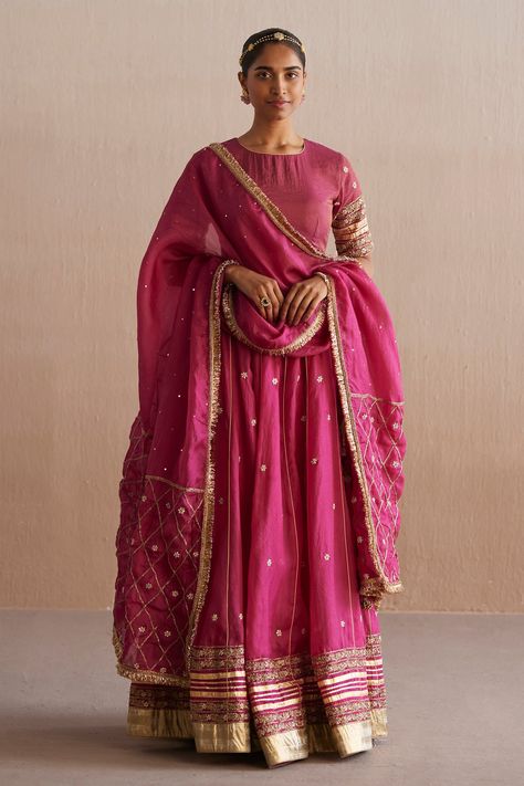 Buy Pink Skirt: Organza And Dupatta Handwoven & Hand Mastani Zari Set For Women by Weaver Story Online at Aza Fashions. Bridal Lehenga Images, Skirt Organza, Pink Lace Skirt, Bridal Lehenga Online, Designer Bridal Lehenga Choli, Indian Outfits Lehenga, Punjabi Fashion, Bridal Lehenga Collection, Beautiful Casual Dresses