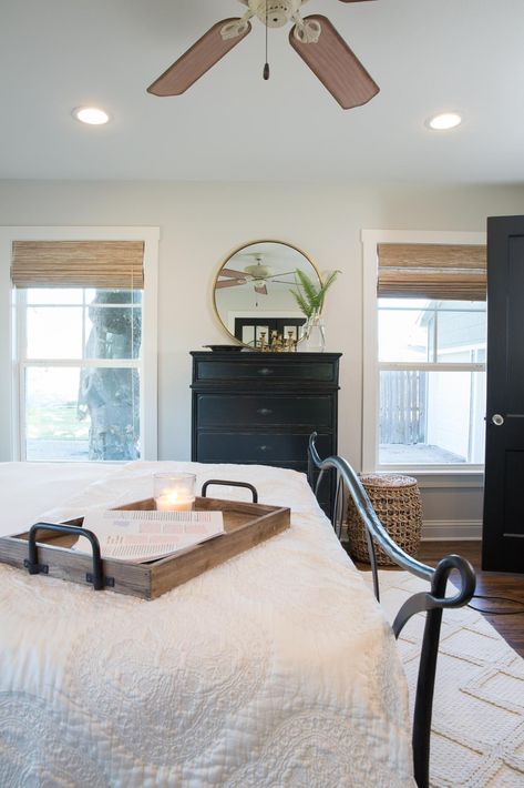 Fixer Upper Bedrooms, Bedroom Wood Floor, Black Wood Floors, Magnolia Market, Ideas Hogar, Style Bedroom, Black Furniture, Bedroom Decorating, Magnolia Homes