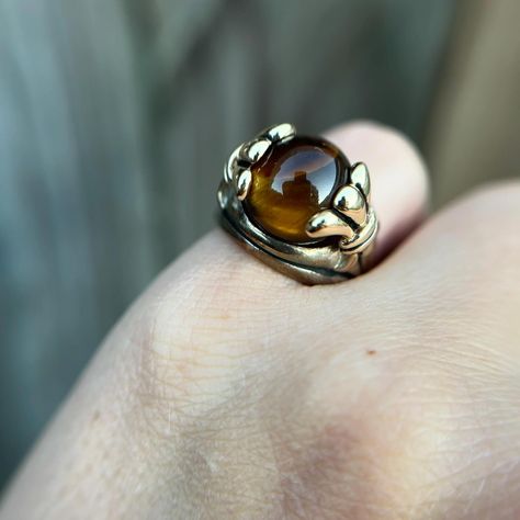 The Vintage Interchangeable Ring is available on our website at CanyonJewelry.net! Choose your mood for the day and easily swap between jade, black onyx, carnelian, quartz, or tiger’s eye. Five rings in one! #jewelry #bohochicstyle #jewelrylovers #jewelrystore #canyonjewelry #smallbusinesssupport #smallbusiness #unique #antiquestorefinds #thriftstorefinds #thrifted #nfrfashion #ring #rings #sterlingsilver #sterling Five Rings, Nfr Fashion, Boho Chic Fashion, Black Onyx, The Vintage, Jewelry Stores, Onyx, Jade, The Day