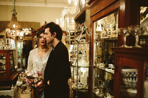 Antique Store Engagement Antique Shop Photoshoot, Antique Store Photoshoot, Maximalist Inspiration, Engagement Party Vintage, Intimate Engagement, Old Souls, Vintage Couple, Dried Flowers Wedding, Unique Engagement Photos