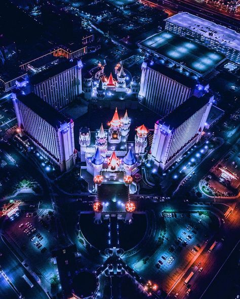 The Excalibur Hotel Casino is one of the best kid-friendly hotels in Las Vegas, Nevada. Las Vegas Excalibur, Excalibur Las Vegas, Monte Carlo Travel, Excalibur Hotel, Hotels In Las Vegas, Las Vegas Airport, Vegas Fun, Las Vegas Resorts, Las Vegas Vacation