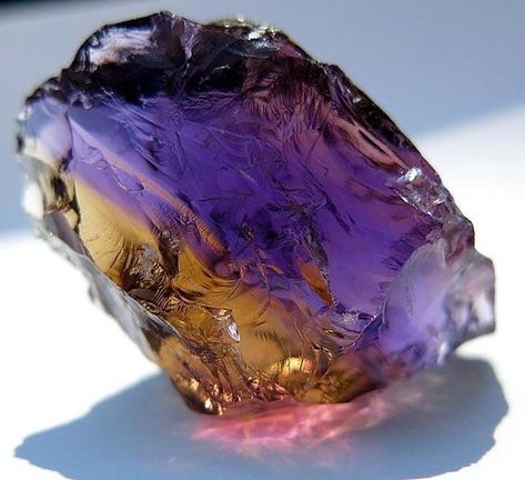 Crystal Photography, Rocks And Fossils, Crystal Aesthetic, Geology Rocks, Beautiful Stones, Semi Precious Gems, Mineral Stone, Minerals And Gemstones, Rocks And Gems