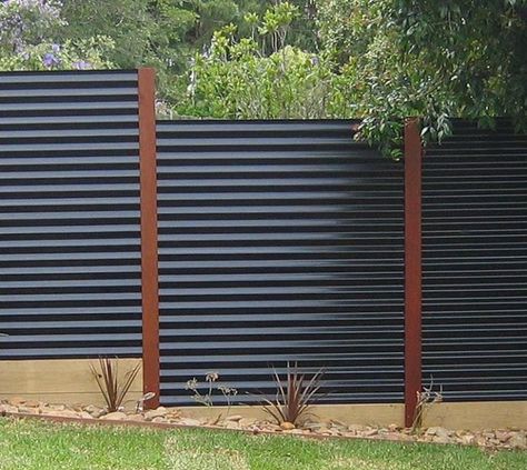 Corrugated metal privacy fence                                                                                                                                                      More Gard Modern, Pagar Modern, Cheap Privacy Fence, Corrugated Metal Fence, Diy Privacy Fence, Metal Fence Panels, Black Fence, Privacy Fence Designs, Cheap Fence