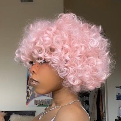 Shock Art, Pink Curly Hair, Schwarzkopf Hair Color, Dyed Curly Hair, Dip Dye Hair, Candy Hair, Pastel Pink Hair, Pelo Afro, In Shock