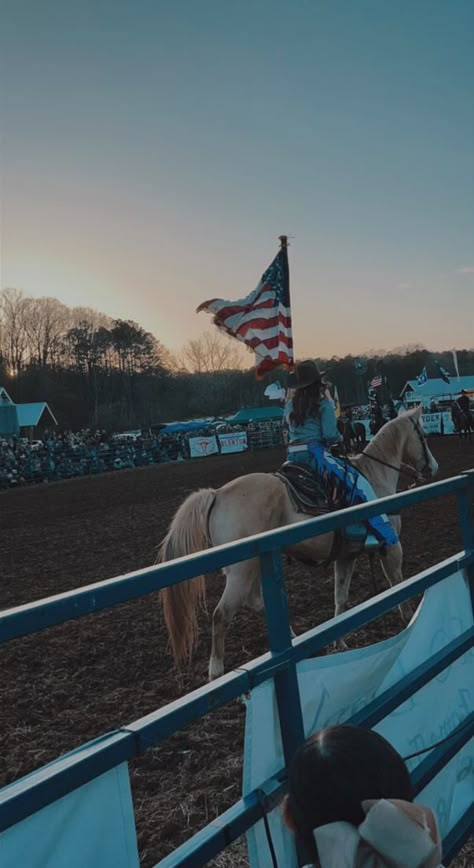 Dirtbiking Aesthetic, Team Roping Aesthetic, Country Pictures Ideas, Barrel Racing Pictures, Rodeo Life Country Living, Country Asthetic Photos, Bull Riding Aesthetic, Barrel Racing Wallpaper, Western Horse Riding Aesthetic