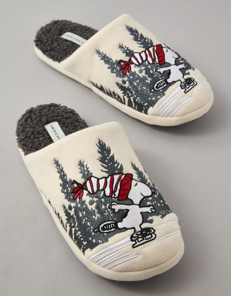 Cozy Christmas Slippers, Snoopy Slippers, Fall Pjs, Snoopy Shoes, Men's Loungewear, Snoopy Gifts, Snow Gifts, Men Loungewear, Christmas Slippers