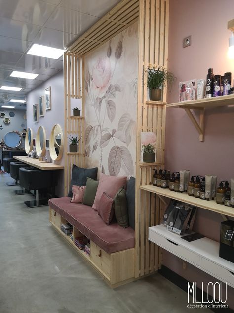 Small Space Hair Salon Ideas, Salon Break Room Ideas Small Spaces, Salon Decor Studio, Makeup Bar, Barber Shop Interior, Nail Salon Interior, Restaurant Design Inspiration, Hair Salon Interior, Salon Suites Decor