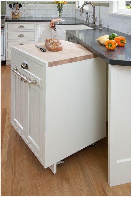 Add castors to a base cabinet for a portable work station! Organiser Cucina, Mobile Home Kitchen, Small Kitchen Island, Tiny House Kitchen, Popular Kitchens, Diy Kitchen Storage, Classic Kitchen, Tiny Kitchen, Cool Ideas