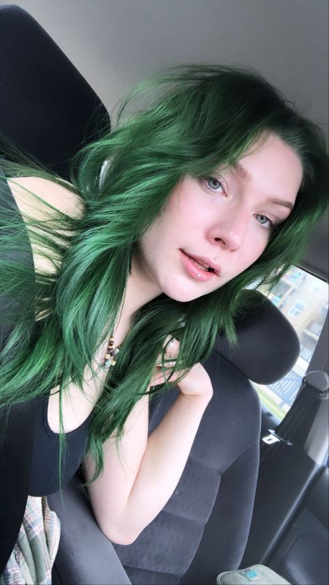 70s Piercings, Green Shag Hair, Moss Green Hair, Forest Green Hair, Black And Green Hair, Real Rapunzel, Green Hair Girl, Dark Green Hair, Green Hair Dye