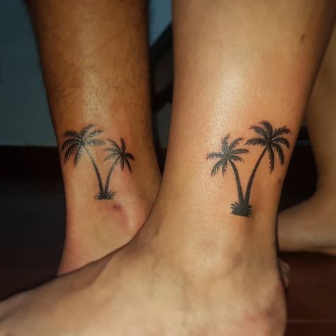 "Couples that pizza tattoo together stay together." Holiday Tattoo, Small Beach Tattoos, Beachy Tattoos, Tropical Tattoo, Couple Holiday, Florida Tattoos, Cute Couple Tattoos, Palm Tattoos, Couples Tattoo Designs