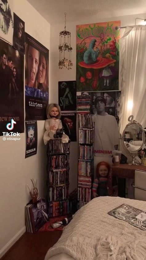 Horror Bedroom Ideas, Aesthetic Grunge Bedroom, Horror Room Ideas, Grunge Bedroom Ideas, Grunge Aesthetic Bedroom, Grunge Bedroom Aesthetic, Bedroom Ideas Grunge, Horror Bedroom, Bedroom Aesthetic Grunge