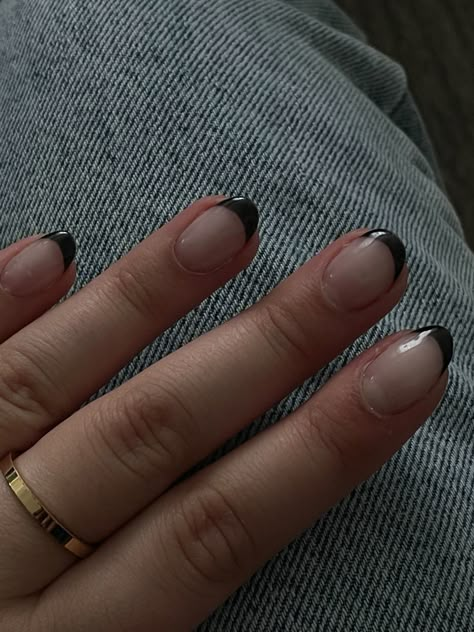 Nail ideas black french tips Wedding Guest Nails Black, Clean Black Nails, Dip Nails Black French Tips, French Tip Nails With Black, Nail Ideas For Black Prom Dress, Short Nails Black French Tip, Squavol Short Nails, Black French Tips Short Nails, Black French Tip Nails Natural