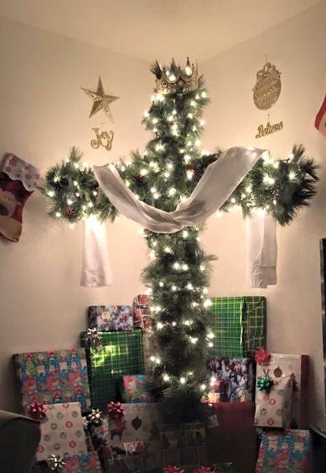 Jesus Cross Christmas Tree, Cross Instead Of Christmas Tree, Diy Outdoor Christmas Cross, Cross Tree Christmas, Manger Christmas Tree, Cross Christmas Tree Diy, Christian Christmas Tree Ideas, Diy Christian Christmas Decorations, Christian Tree