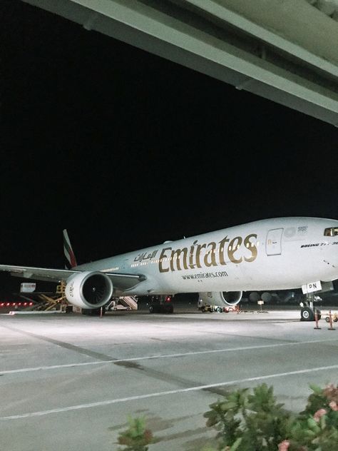 Emirates Plane, Night Rides Car, Emirates Cabin Crew, Plane Ride, Printable Wall Collage, Airplane Wallpaper, Night Flight, Boeing 777, Fake Pictures