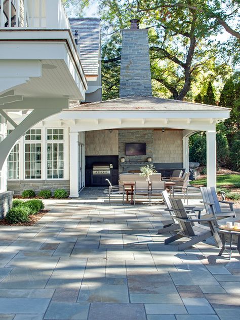 Traditional Exterior Home Design Ideas, Remodels & Photos Stone Patio Designs, Lake House Interior, Backyard Patio Ideas, Outdoor Patio Designs, Covered Patios, Casa Country, Stone Patio, Home Bunch, Patio Flooring