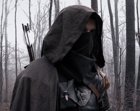 Assasin Aesthetic Medieval, Treasure Hunter Aesthetic Outfit, Medieval Assassin Aesthetic Men, Thief Aesthetic Medieval, Fantasy Thief Aesthetic, Dnd Ranger Aesthetic, Huntsman Aesthetic, Theif Aesthetic, Bandit Aesthetic