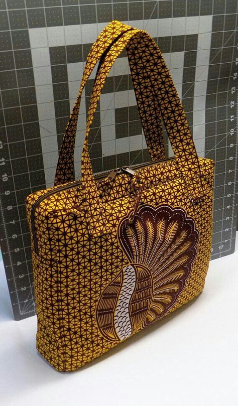 African Fabric Accessories, Ankara Bags, African Bag, African Crafts, African Accessories, Afrikaanse Mode, Diy Bag Designs, African Inspired Fashion, African Print Dresses