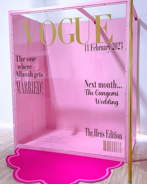 Pop Up Selfie Booth, Magazine Box Photo Booth Diy, Diy Magazine Photo Booth, Pink Photo Booth Backdrop, Magazine Cover Photo Booth, Barbie Box Photo Booth Adult, Barbie Frame Photoshoot, Vogue Box Photo Booth, Magazine Photo Booth