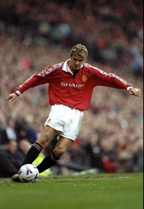 David Beckham Wallpaper, David Beckham Manchester United, David Beckham Football, David Beckham Suit, Beckham Football, Manchester United Old Trafford, David Beckham Style, Manchester United Team, Manchester United Legends