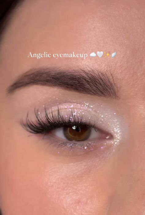 Simple Debut Make Up Look, Prom Makeup Styles, Debutant Makeup Look, Make Up With Silver Outfit, Makeup That Goes With A Black Dress, Makeup For Confirmation, Simple Makeup Looks Glitter, Sparkly Eyeshadow Look, Makeup For Prom Ideas