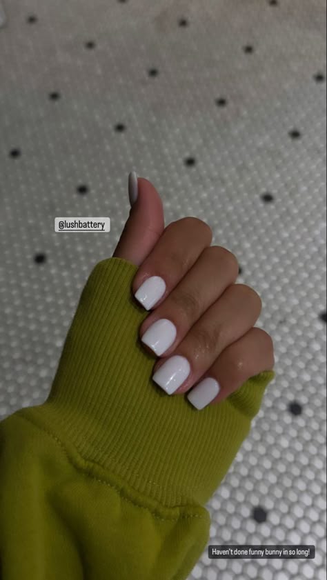 Square White Short Nails, Square Acrylic Nails Wedding, Short White Dip Nails, White Nails Dip Powder, Short Square Dip Nails, Short Arclyc Nail, Acrylic Nails Wedding, Short White Nails, Vsco Nails