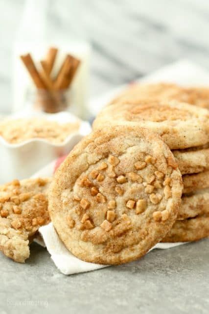 Snickerdoodle Cookies Recipe Easy, Chewy Toffee, Snickerdoodles Recipe, Snickerdoodle Cookies Easy, Easy Toffee, Mixer Recipes, Delish Desserts, Snickerdoodle Recipe, Toffee Cookies