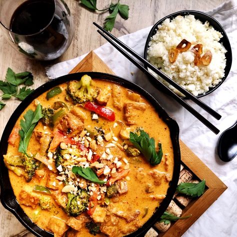 Vegetarian Panang Curry paired with Shiraz - Wholesomm Panang Curry Vegetarian, Curry With Vegetables, Thai Panang Curry, Panang Curry Recipe, Curry Tofu, Panang Curry, Vegan Wine, Veggie Dinner, Recipe Vegetarian