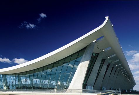 Eero Saarinen Architecture, Washington Dulles International Airport, Dulles International Airport, Airport Design, Santiago Calatrava, Eero Saarinen, Roof Structure, Alvar Aalto, Building Structure