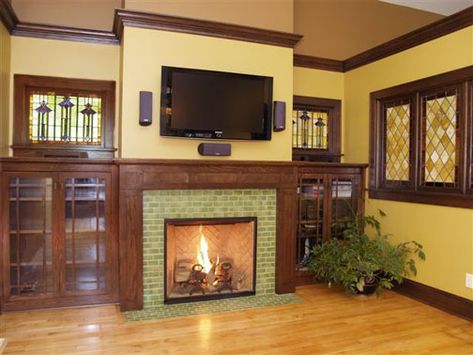 typical Arts & Crafts fireplace flanked by glass fronted shelves and stained glass windows (sans flatscreen TV!) Subway Tile Fireplace, Arts And Crafts Fireplace, Craftsman Living Room, Craftsman Fireplace, Fireplace Mantel Designs, Craftsman Interior, Mantel Design, Fireplace Art, Craftsmen Homes