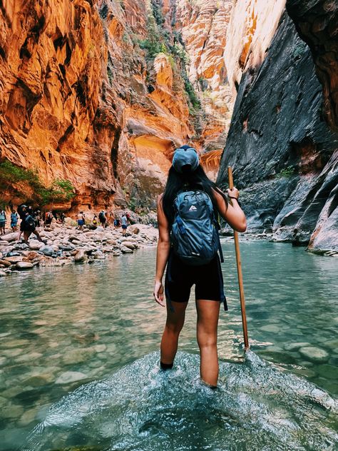 Hiking Zion National Park Pictures, Zion Picture Ideas, Zion National Park Instagram Pictures, Zion National Park Outfit, Goal Pictures, The Narrows Zion National Park, National Park Ranger, Hiking Picture Ideas, Hiking Poses