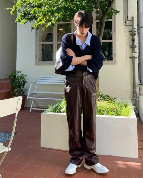 Ulzzang Male Outfit, Ulzzang Male, Outfits Male, Male Outfit, Male Models Poses, Mens Photoshoot Poses, Modest Fashion Outfits, Korea Fashion, Male Models