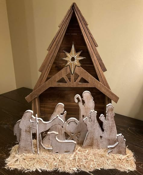 Nativity Scene Wood Diy, Manger Scenes Nativity Diy Wood, Simple Wood Nativity, Pesebres Navidad Ideas Madera, Rustic Wooden Nativity Set, Diy Nativity, Christ Centered Christmas, Easy Christmas Decorations, Xmas Tree Decorations