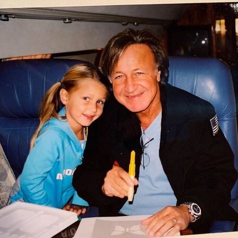 🦋 on Instagram: “Happy birthday to the sweetest baba. Thank you for everything that you are. You are so special to me in so many ways ! The way you make me…” Caption For Mom, Bella Hadid Photoshoot, Gigi Hadid Photoshoot, Gigi Hadid Beauty, Gigi Hadid Pictures, Family Aesthetic, Gigi Style, Hadid Sisters, Young Celebrities